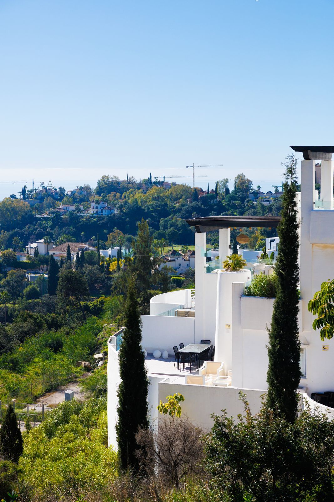 Apartment for sale in Benahavis