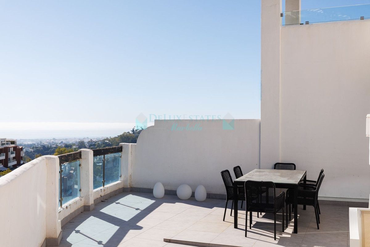 Apartment for sale in Benahavis