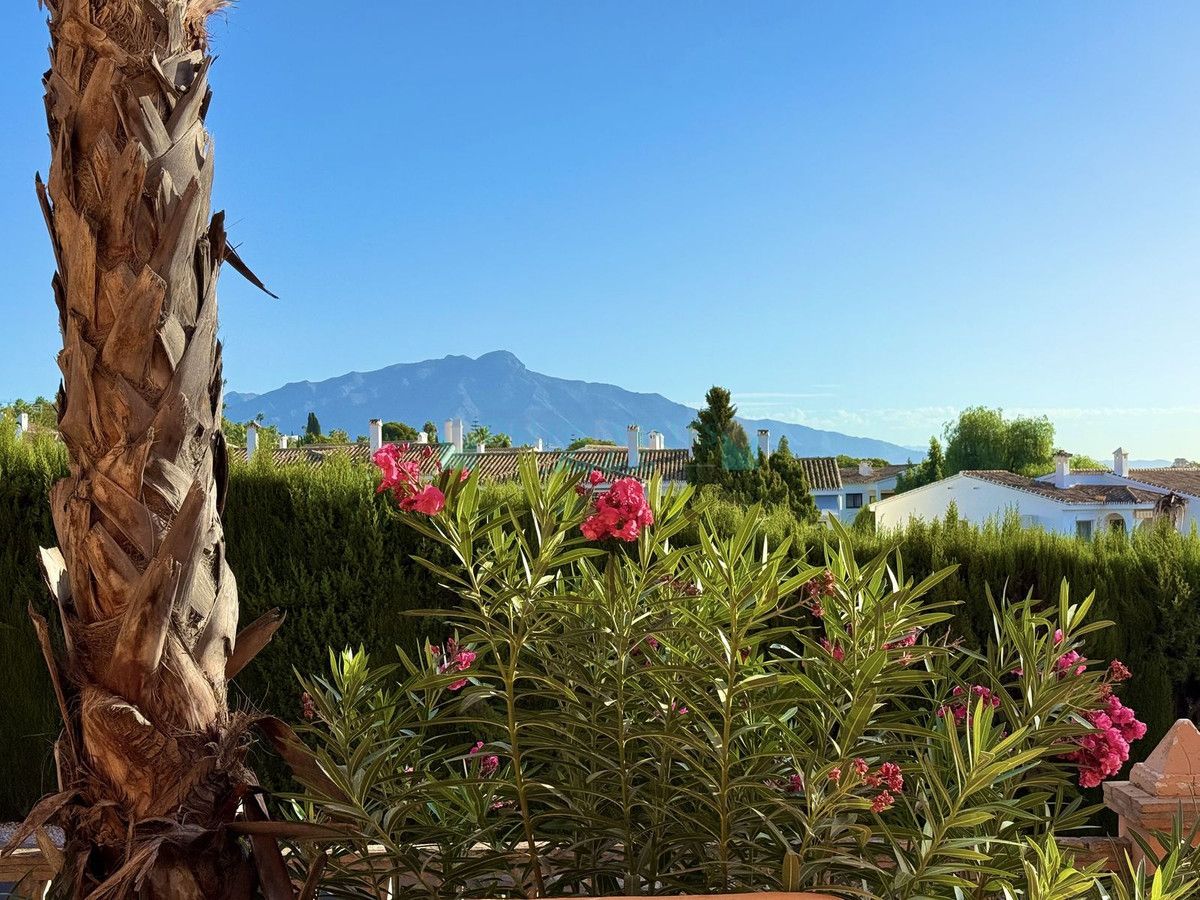 Ground Floor Apartment for sale in Benahavis