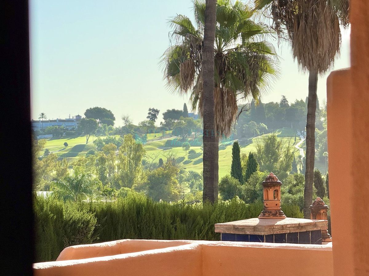 Ground Floor Apartment for sale in Benahavis