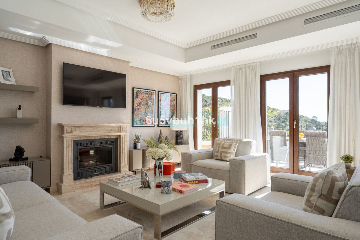 Villa for sale in Benahavis
