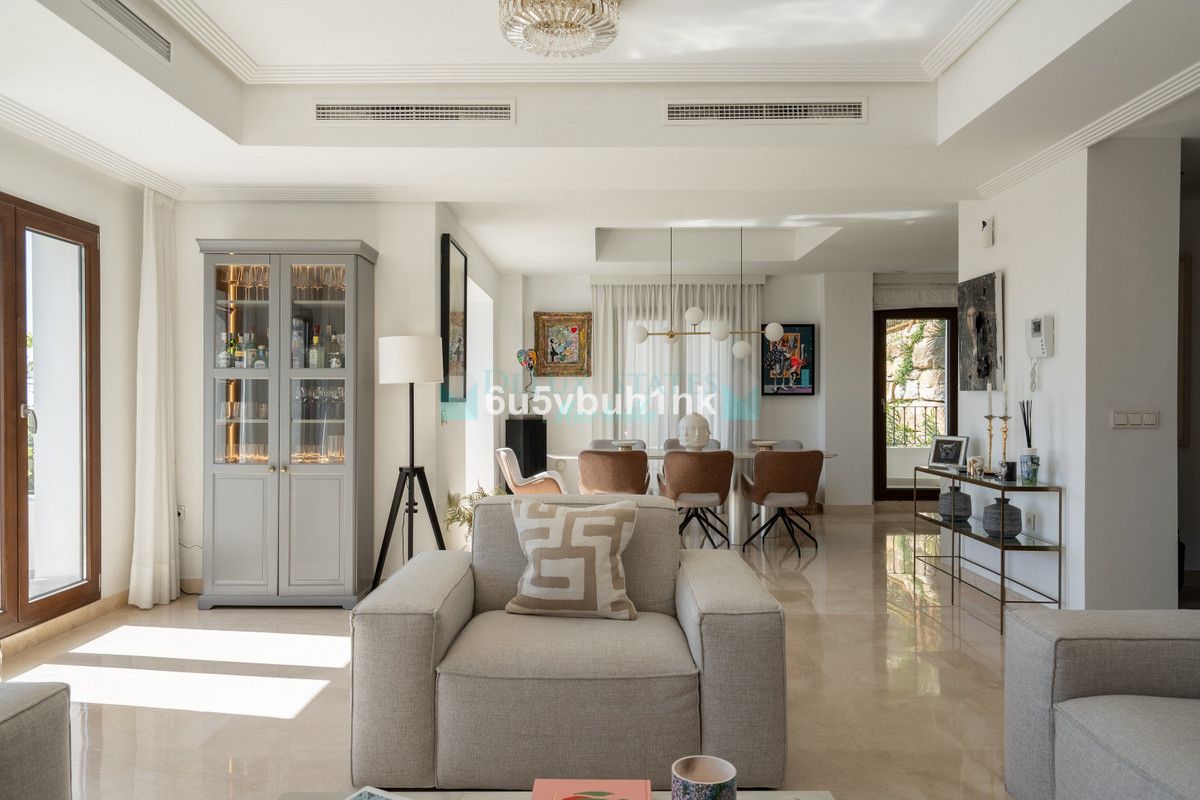 Villa for sale in Benahavis