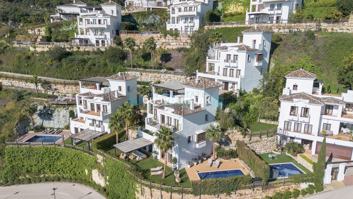 Villa for sale in Benahavis