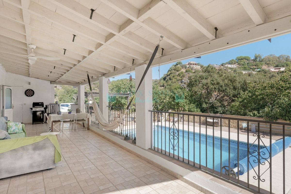 Finca for sale in Estepona