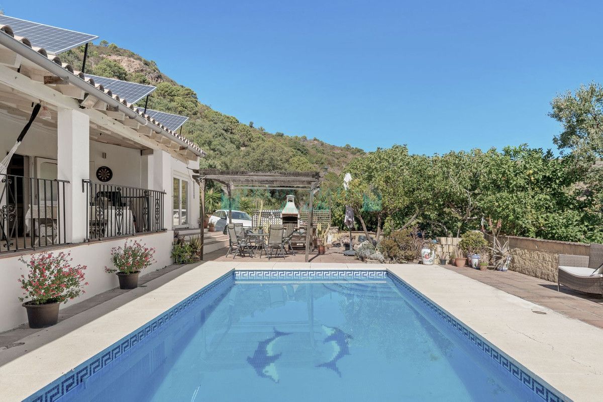 Finca for sale in Estepona