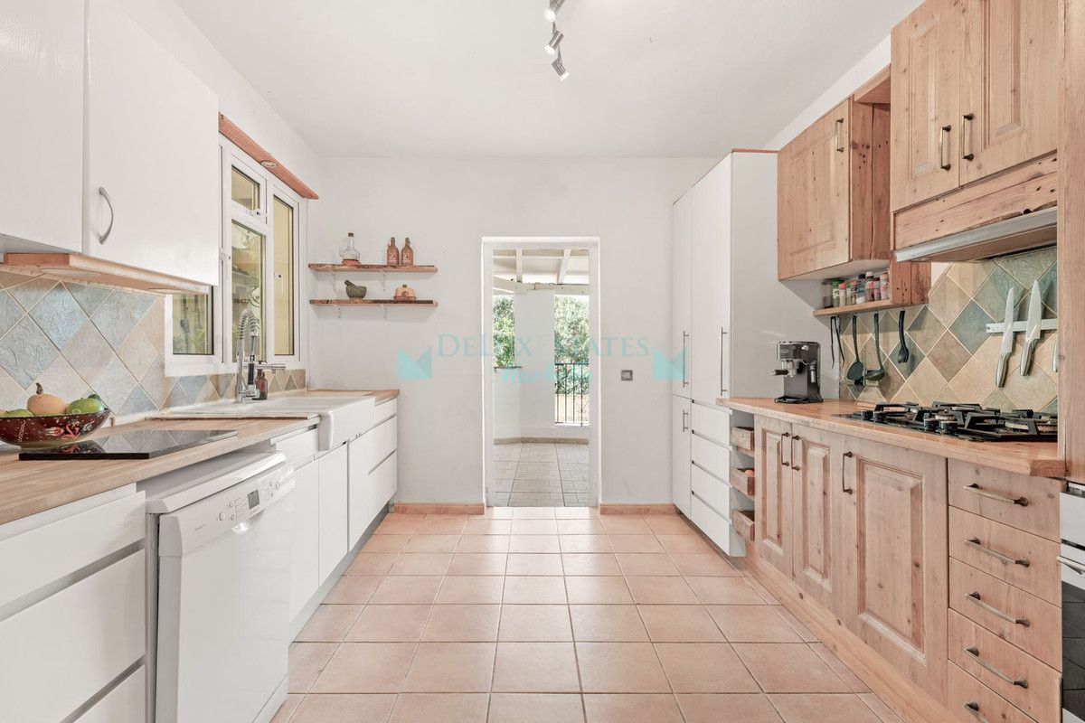 Finca for sale in Estepona