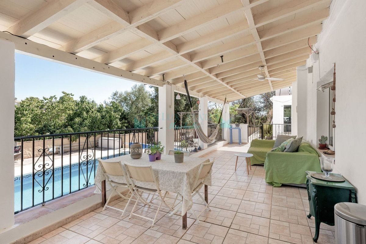 Finca for sale in Estepona