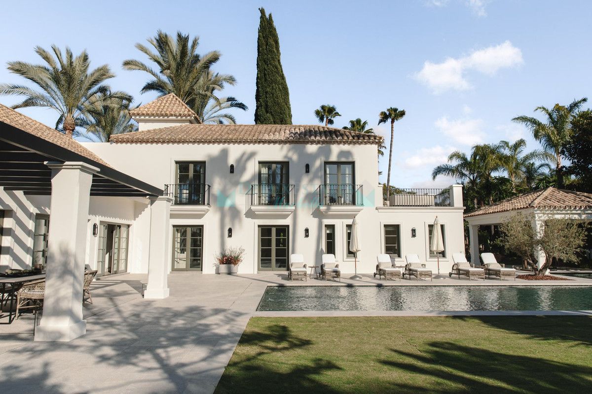 Villa for sale in Nueva Andalucia