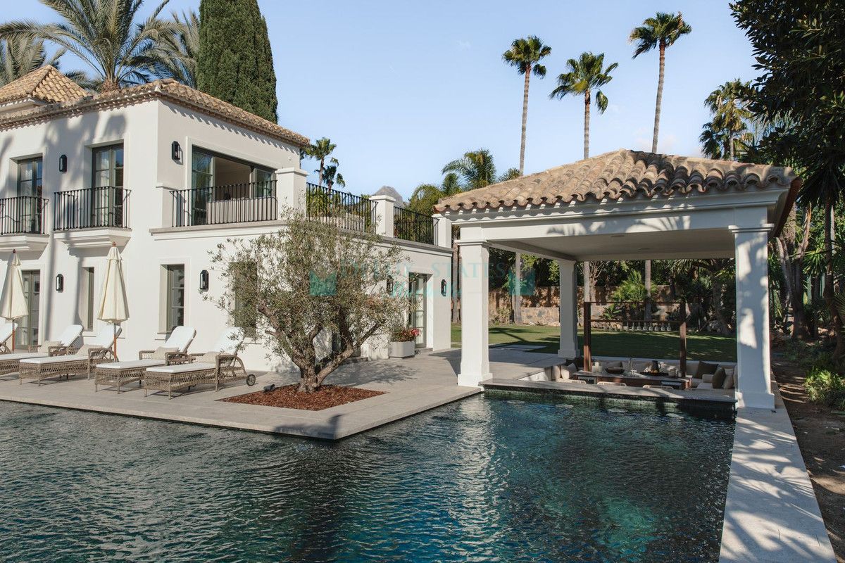 Villa for sale in Nueva Andalucia