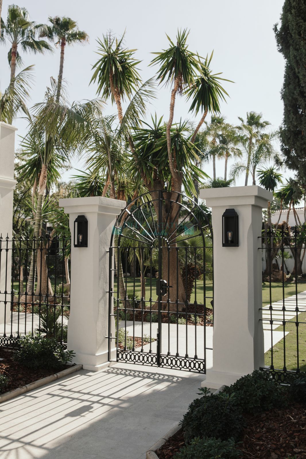 Villa for sale in Nueva Andalucia