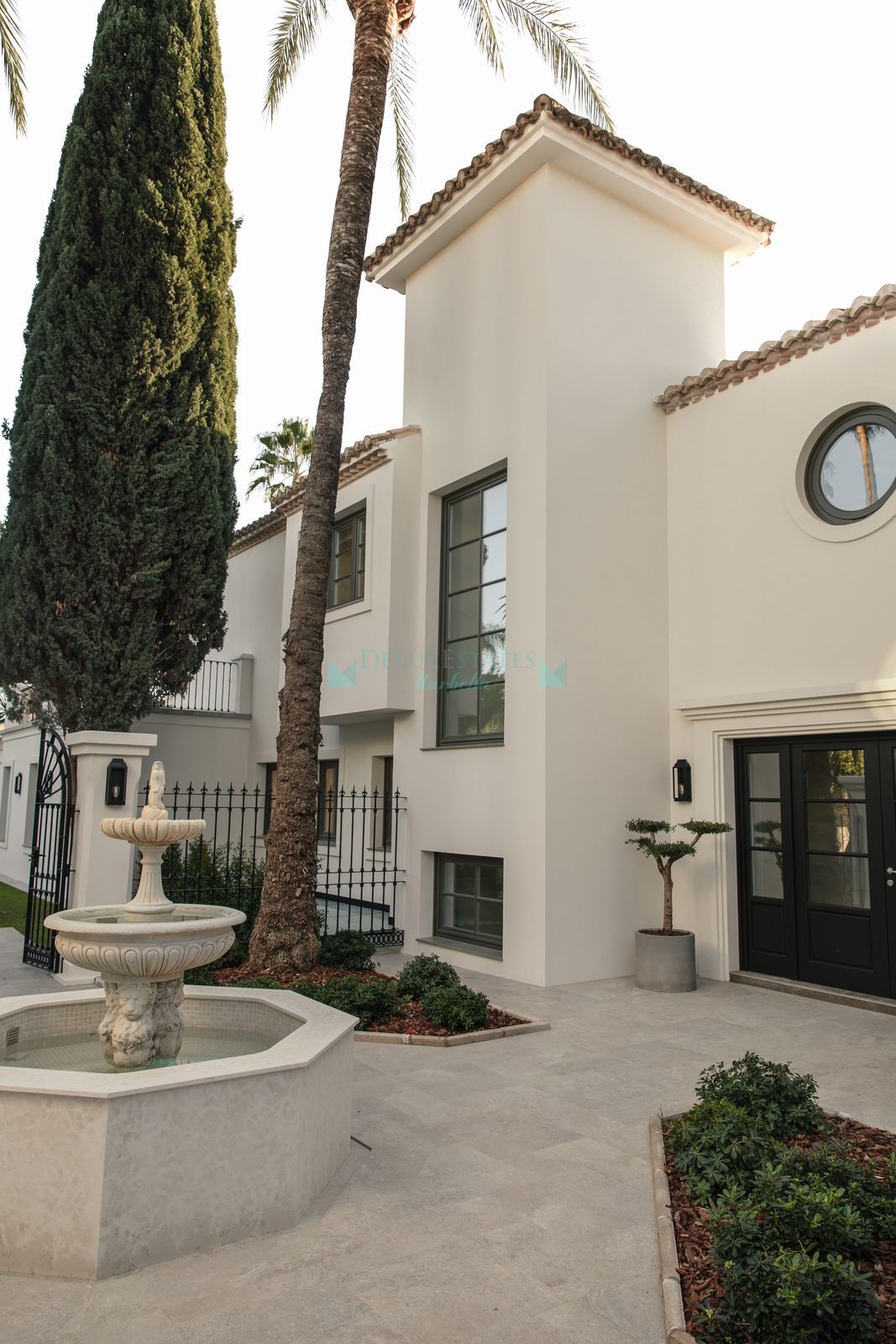 Villa for sale in Nueva Andalucia