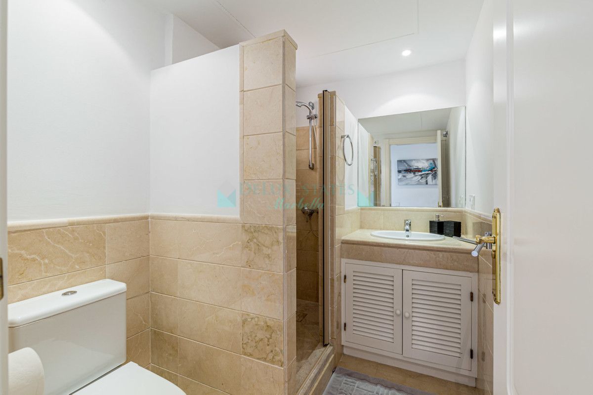 Ground Floor Apartment for sale in Los Arqueros, Benahavis