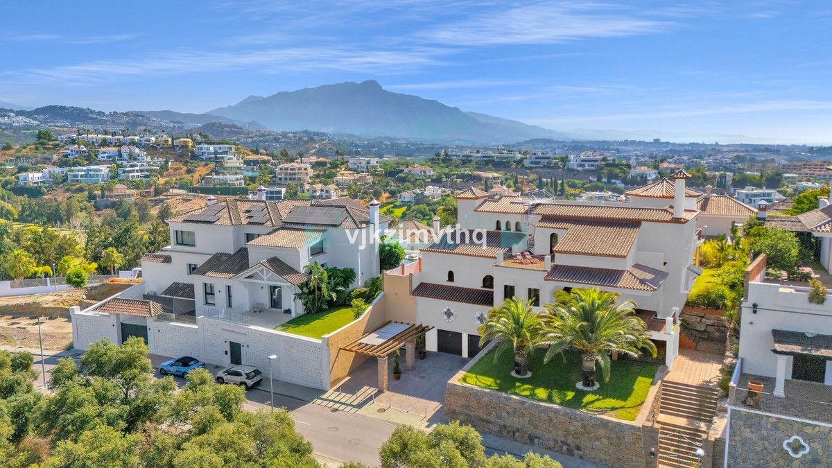 Villa for sale in Benahavis