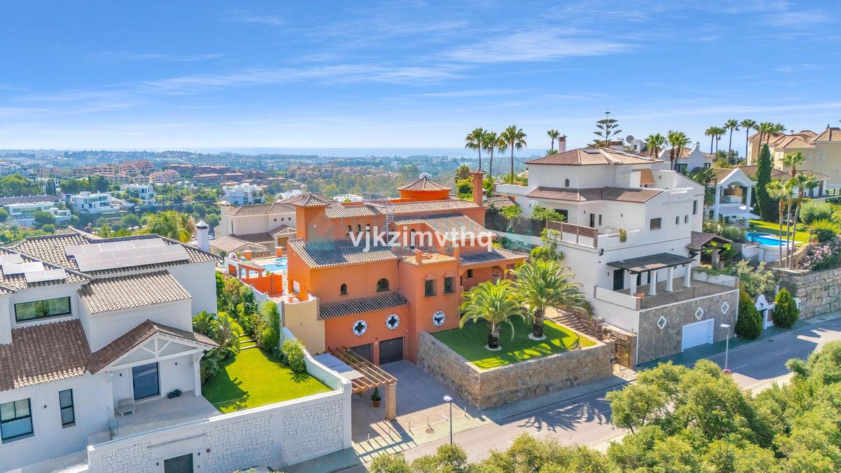 Villa for sale in Benahavis