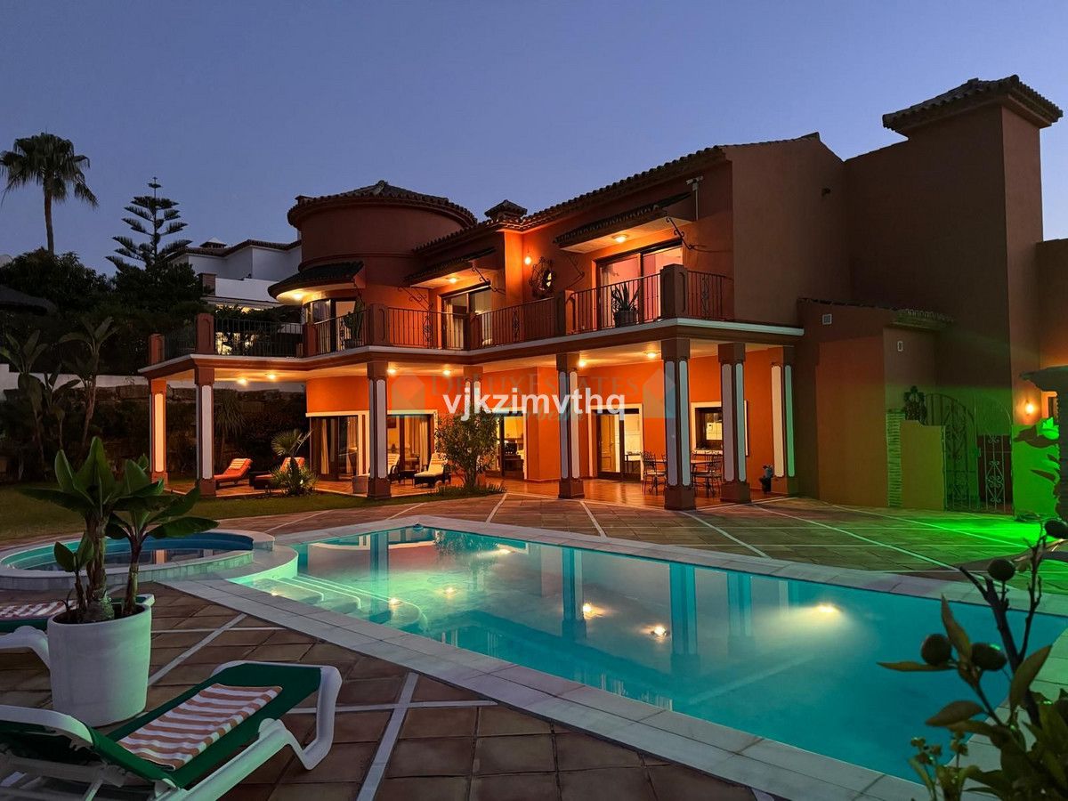 Villa for sale in Benahavis