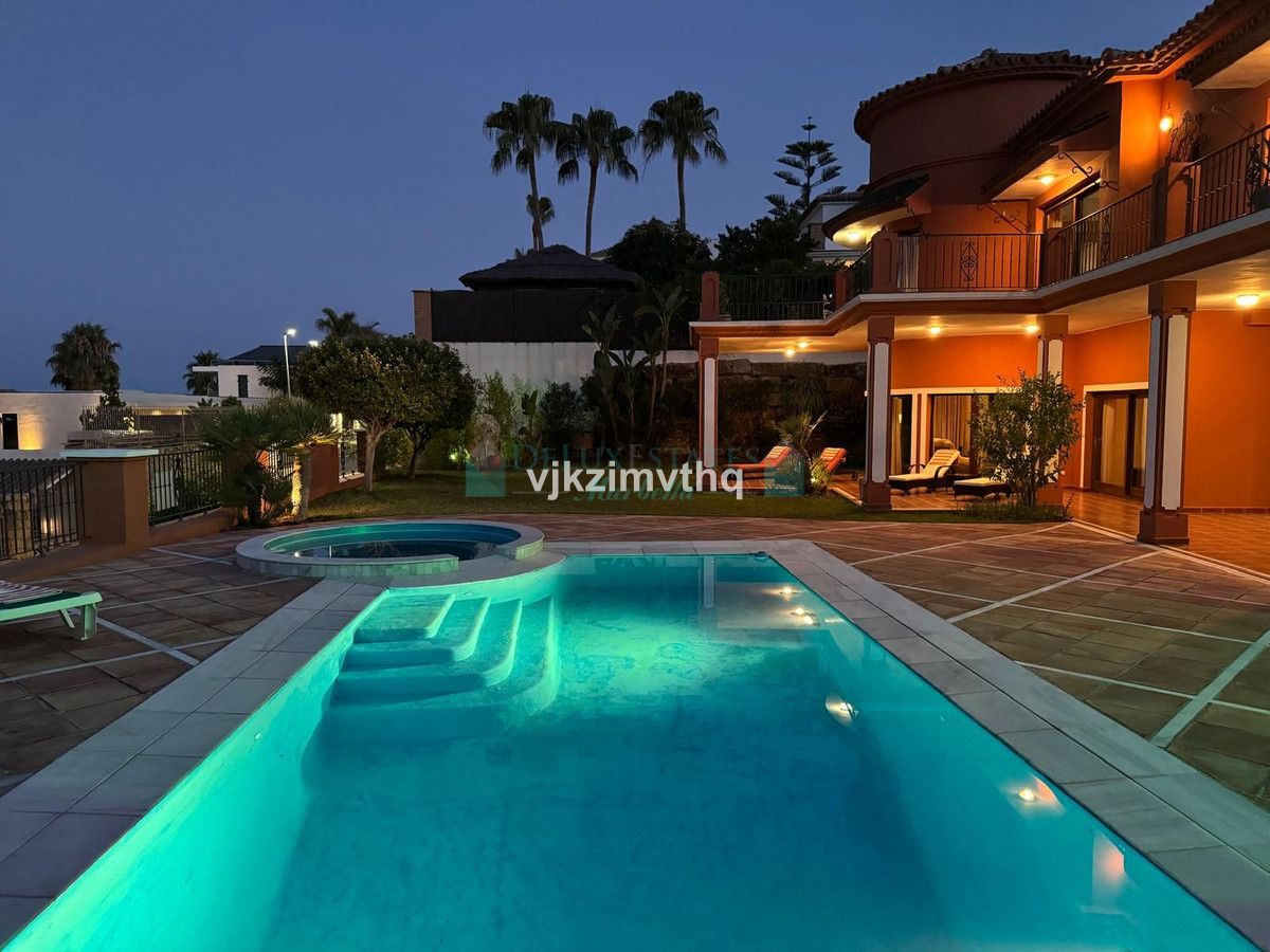 Villa for sale in Benahavis