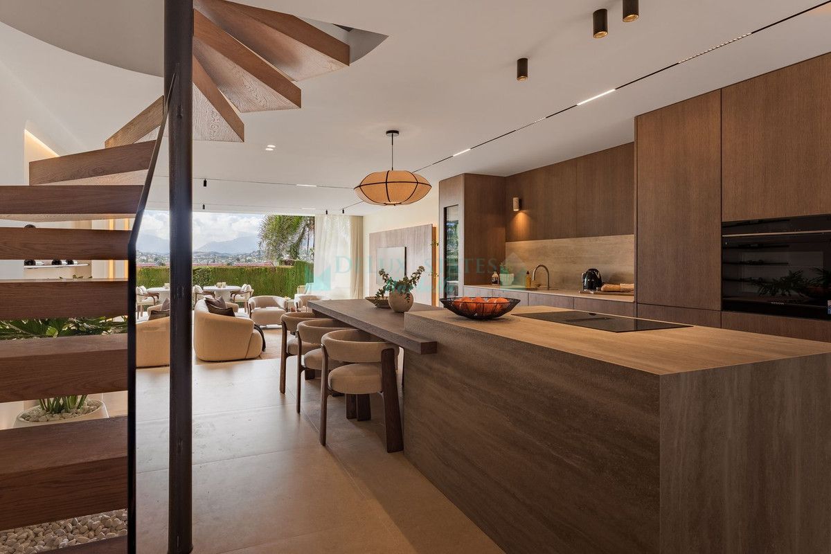 Town House for sale in Nueva Andalucia