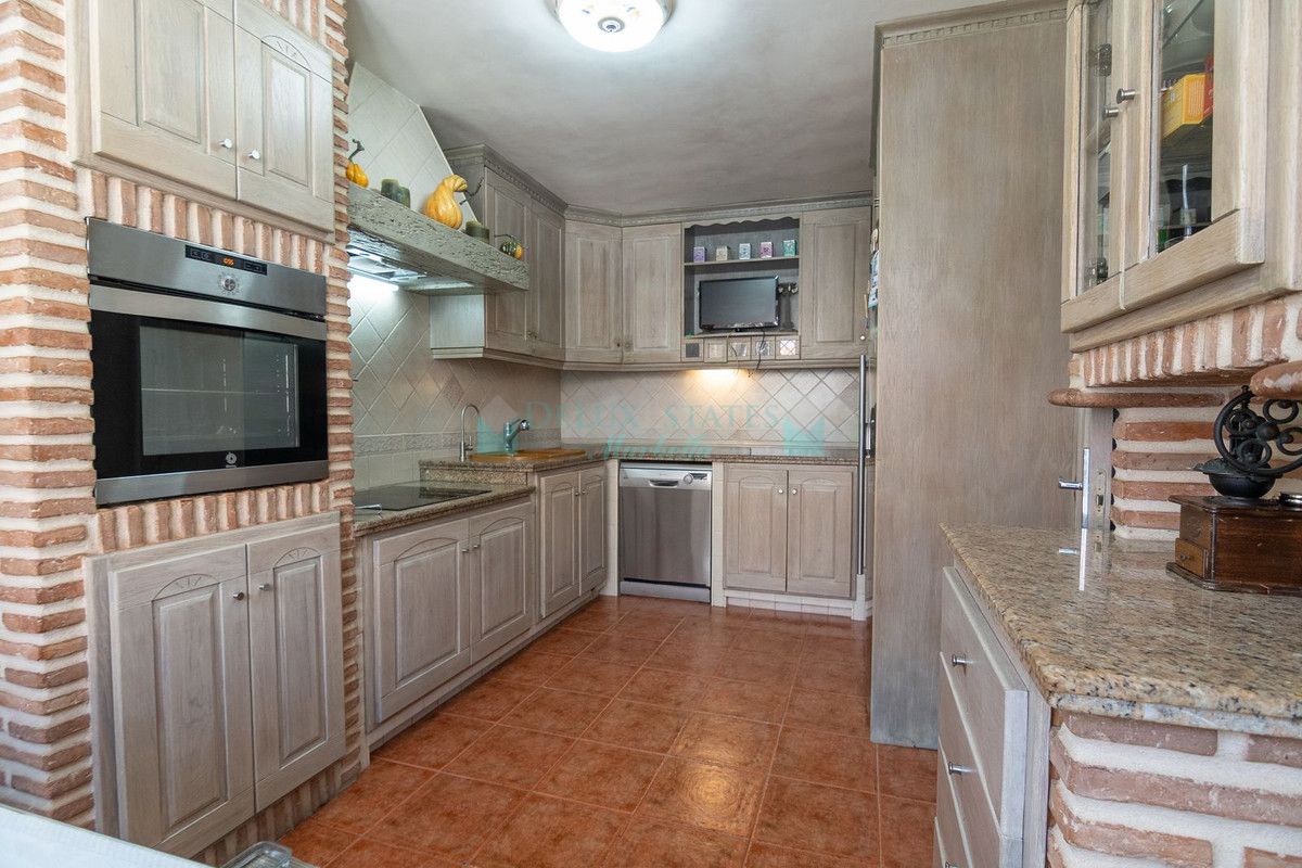 Town House for sale in Estepona