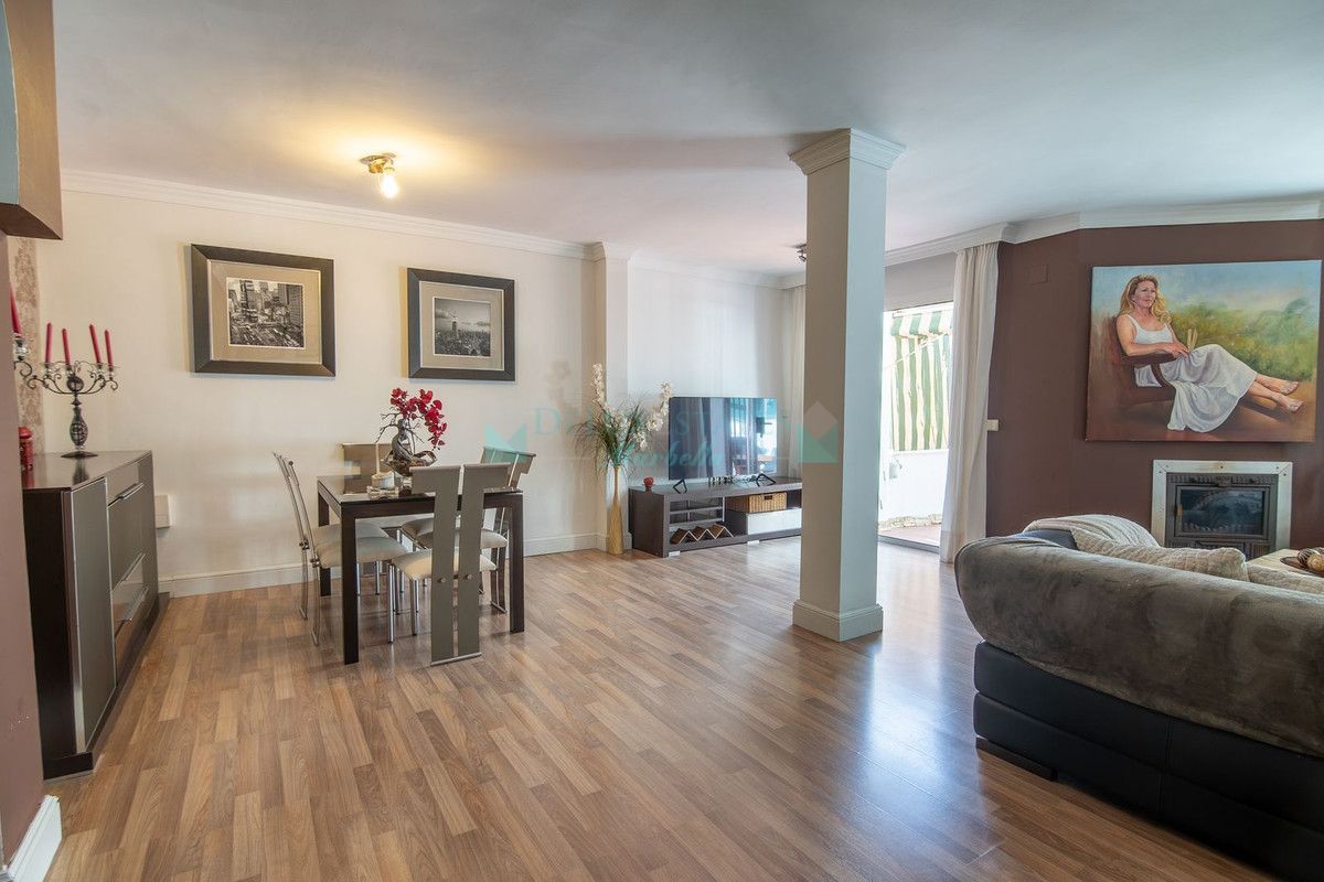 Town House for sale in Estepona