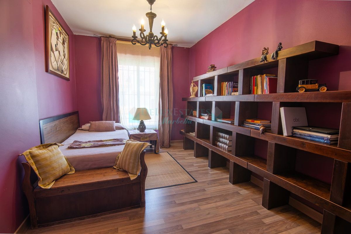 Town House for sale in Estepona