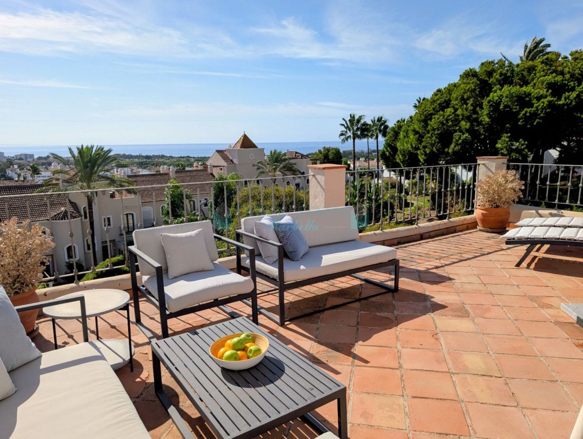 Villa Pareada en venta en El Paraiso, Estepona