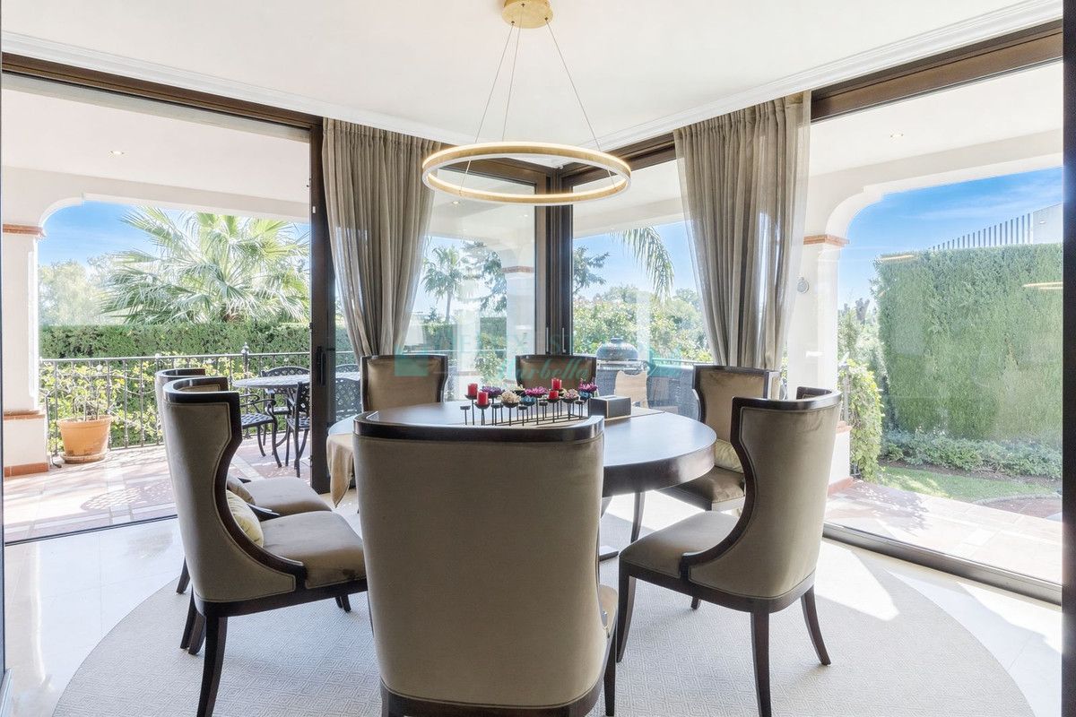 Villa for sale in Estepona