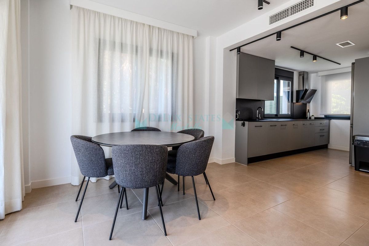 Town House for sale in Estepona