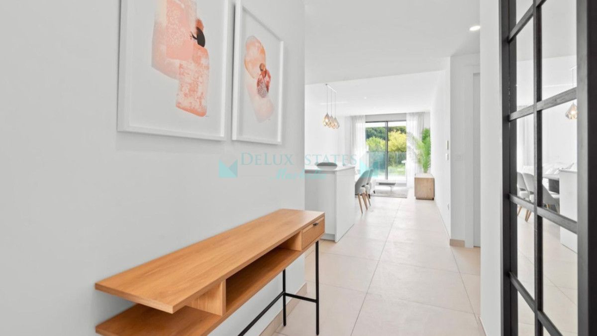 Apartment for rent in Elviria, Marbella East