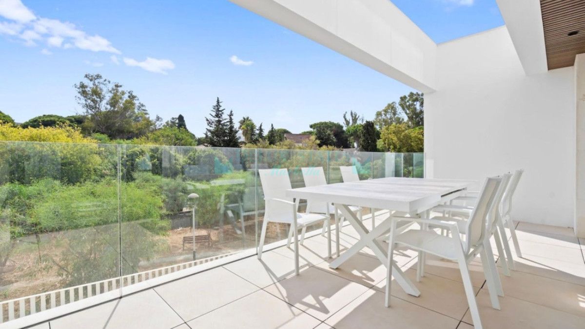 Apartment for rent in Elviria, Marbella East