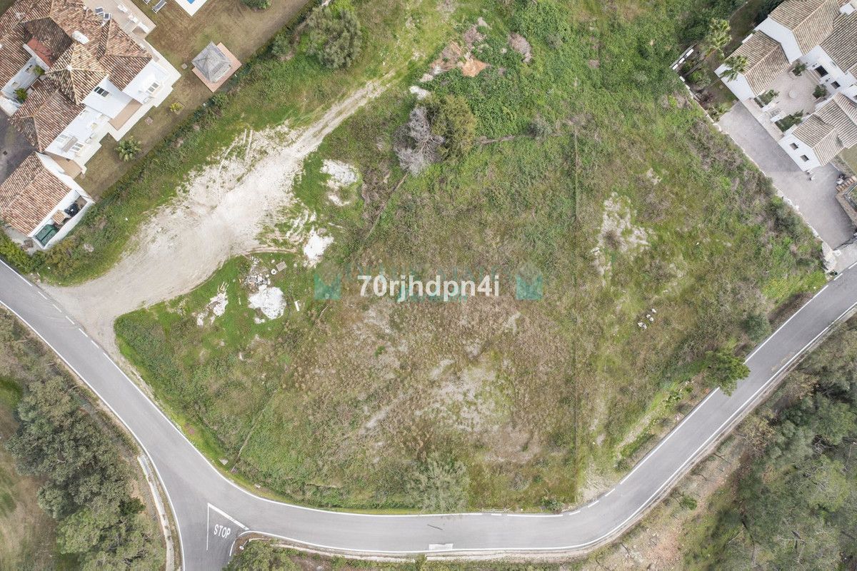 Plot for sale in Benahavis