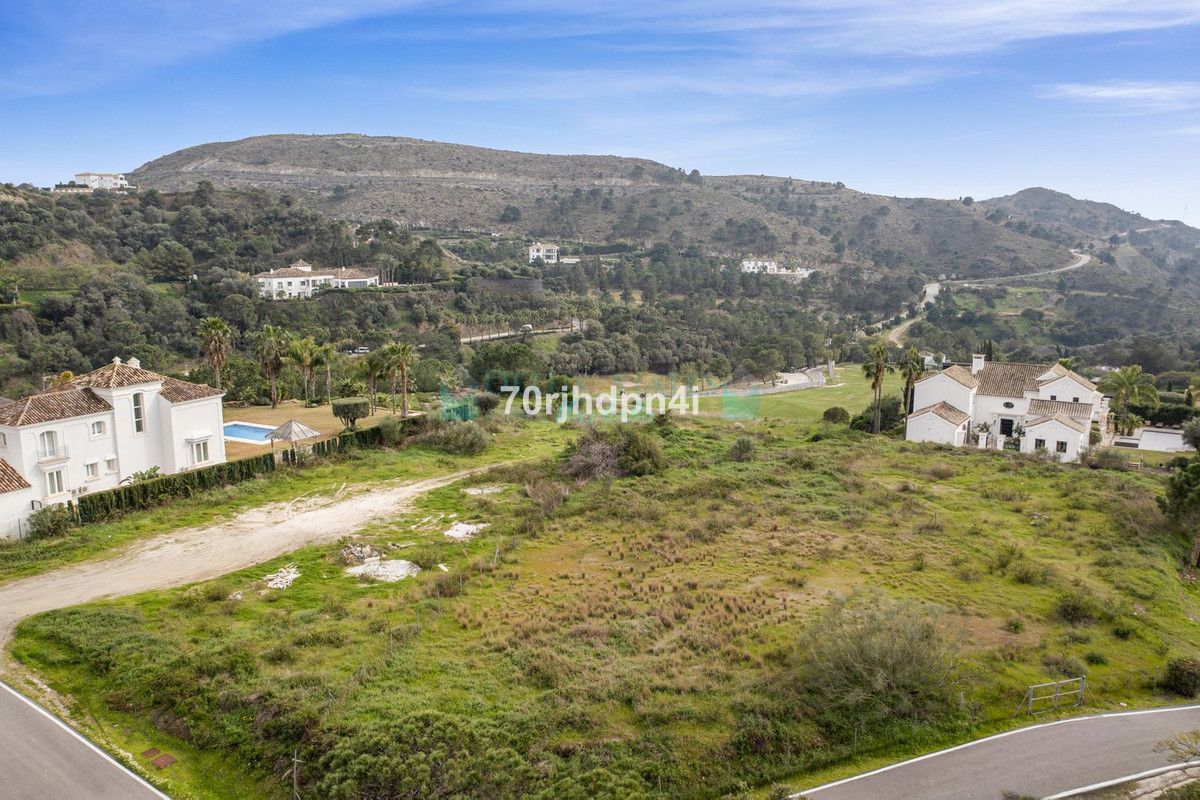 Plot for sale in Benahavis