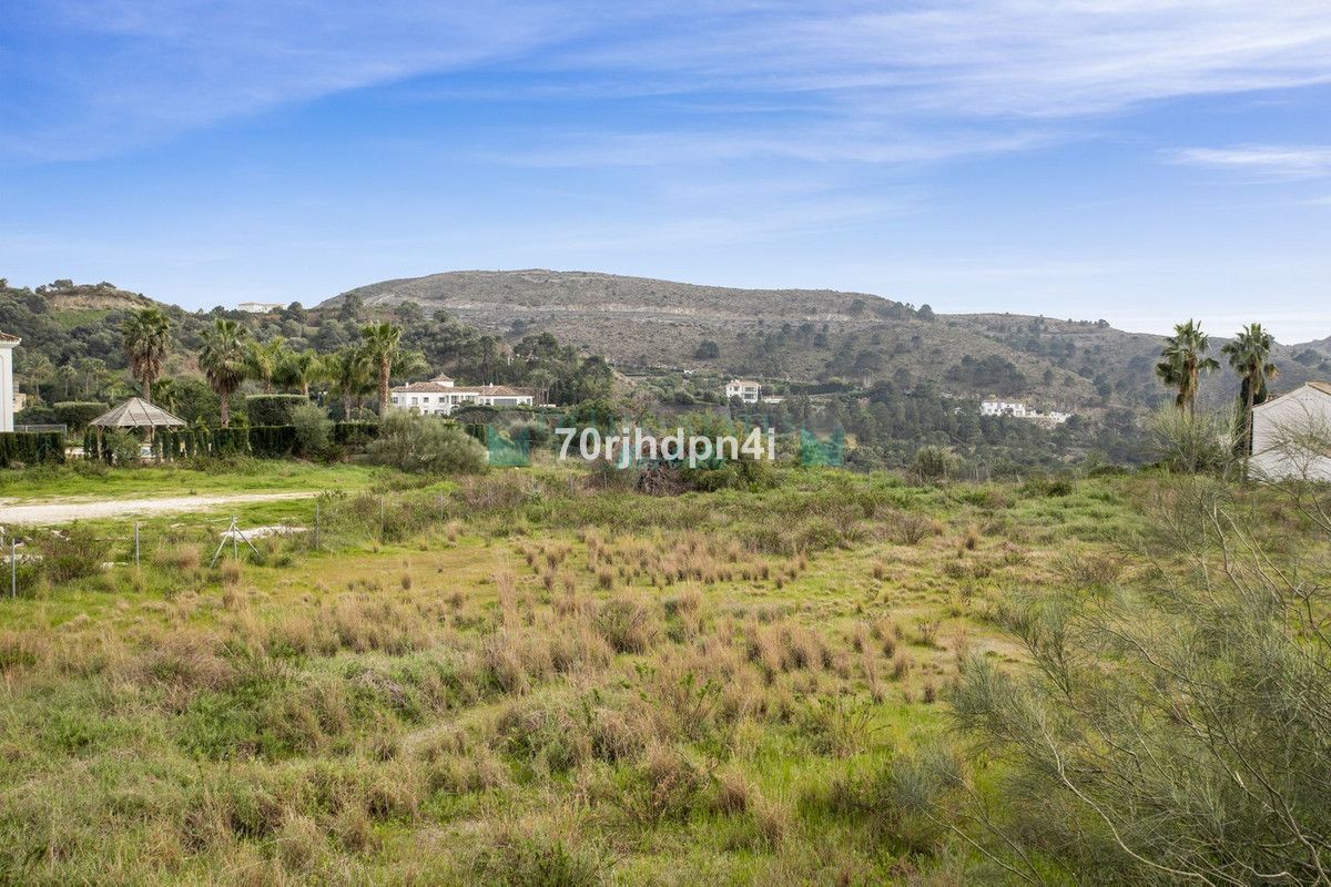 Plot for sale in Benahavis