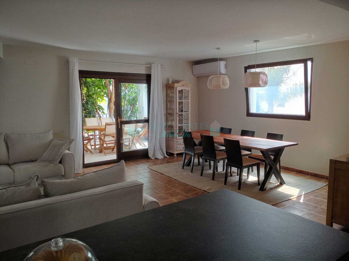 Villa Pareada en venta en Estepona