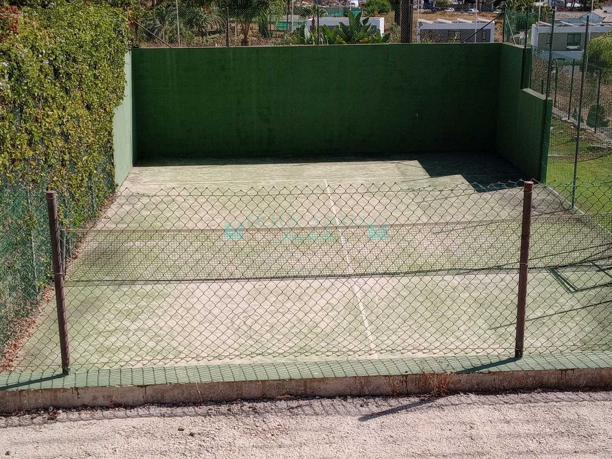 Villa Pareada en venta en Estepona