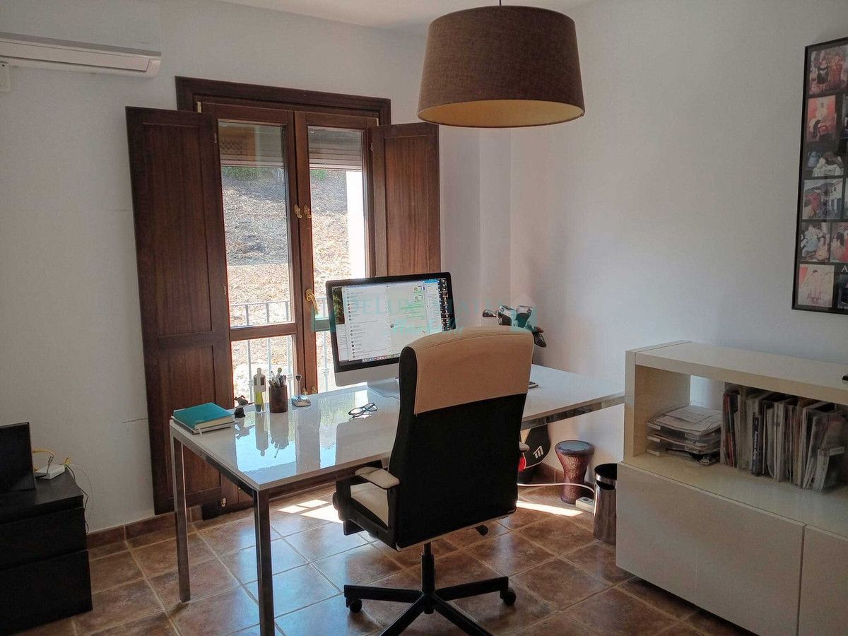 Villa Pareada en venta en Estepona