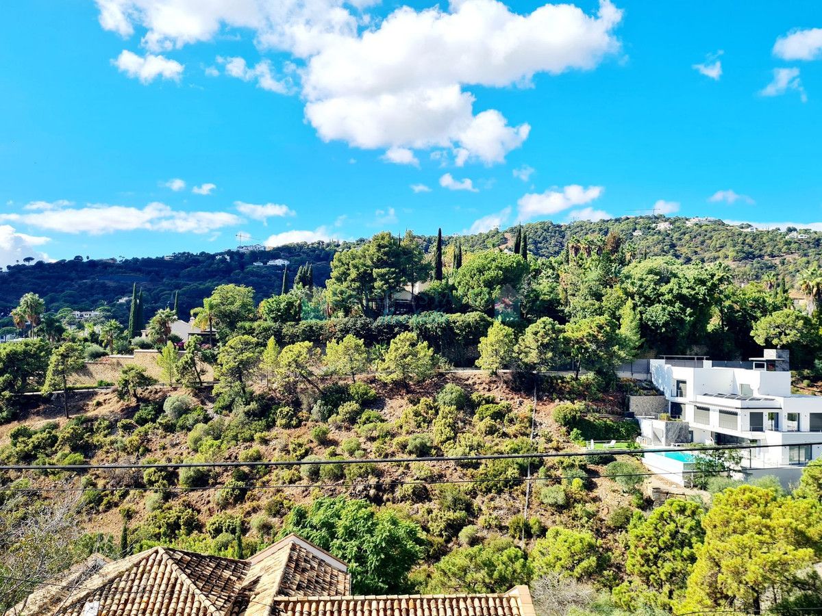 Residential Plot for sale in El Madroñal, Benahavis