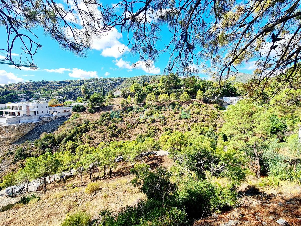 Residential Plot for sale in El Madroñal, Benahavis