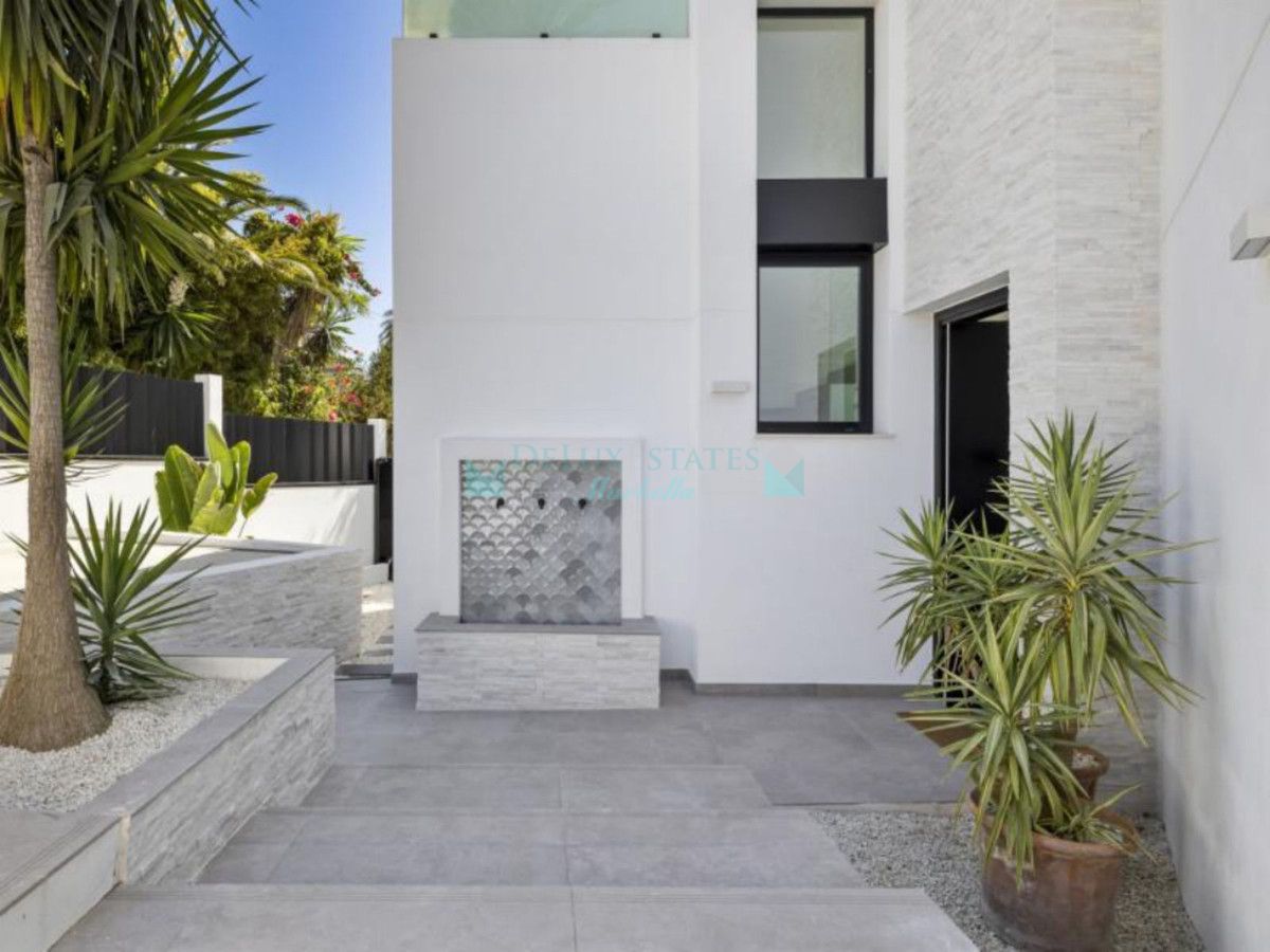 Villa for sale in Marbesa, Marbella East
