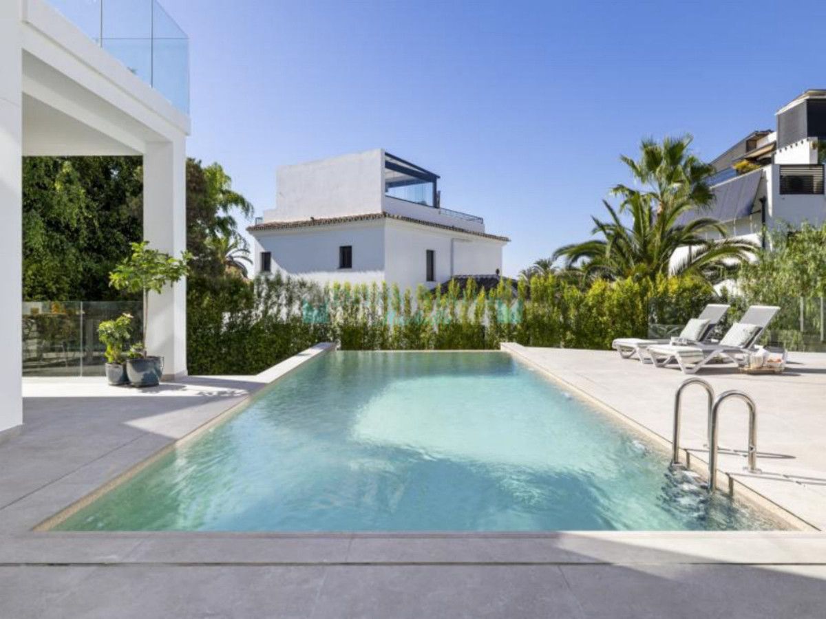 Villa for sale in Marbesa, Marbella East