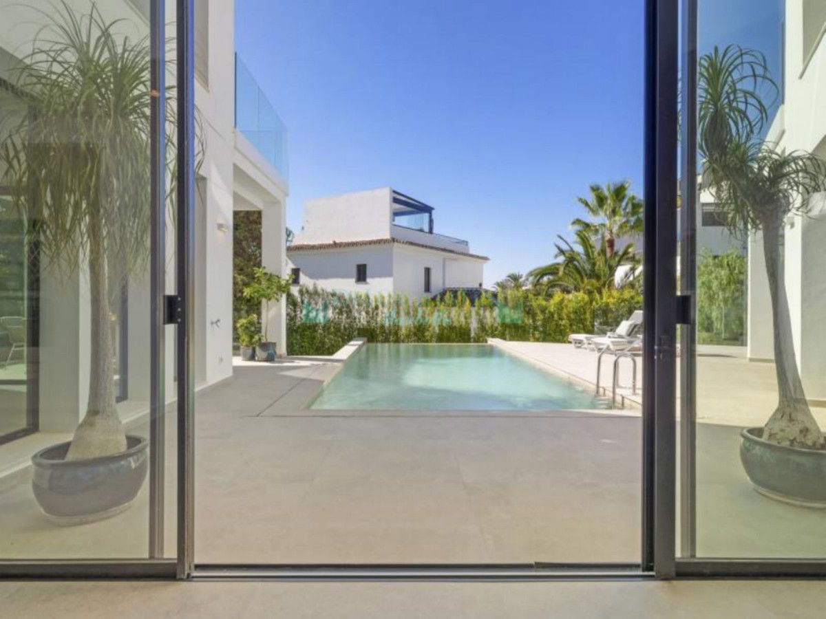 Villa for sale in Marbesa, Marbella East