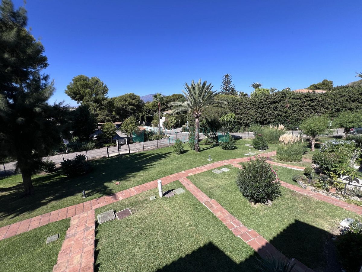 Penthouse for sale in El Paraiso, Estepona
