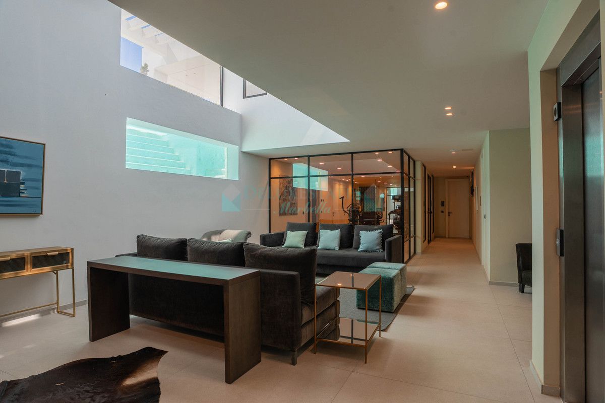 Villa for rent in Estepona
