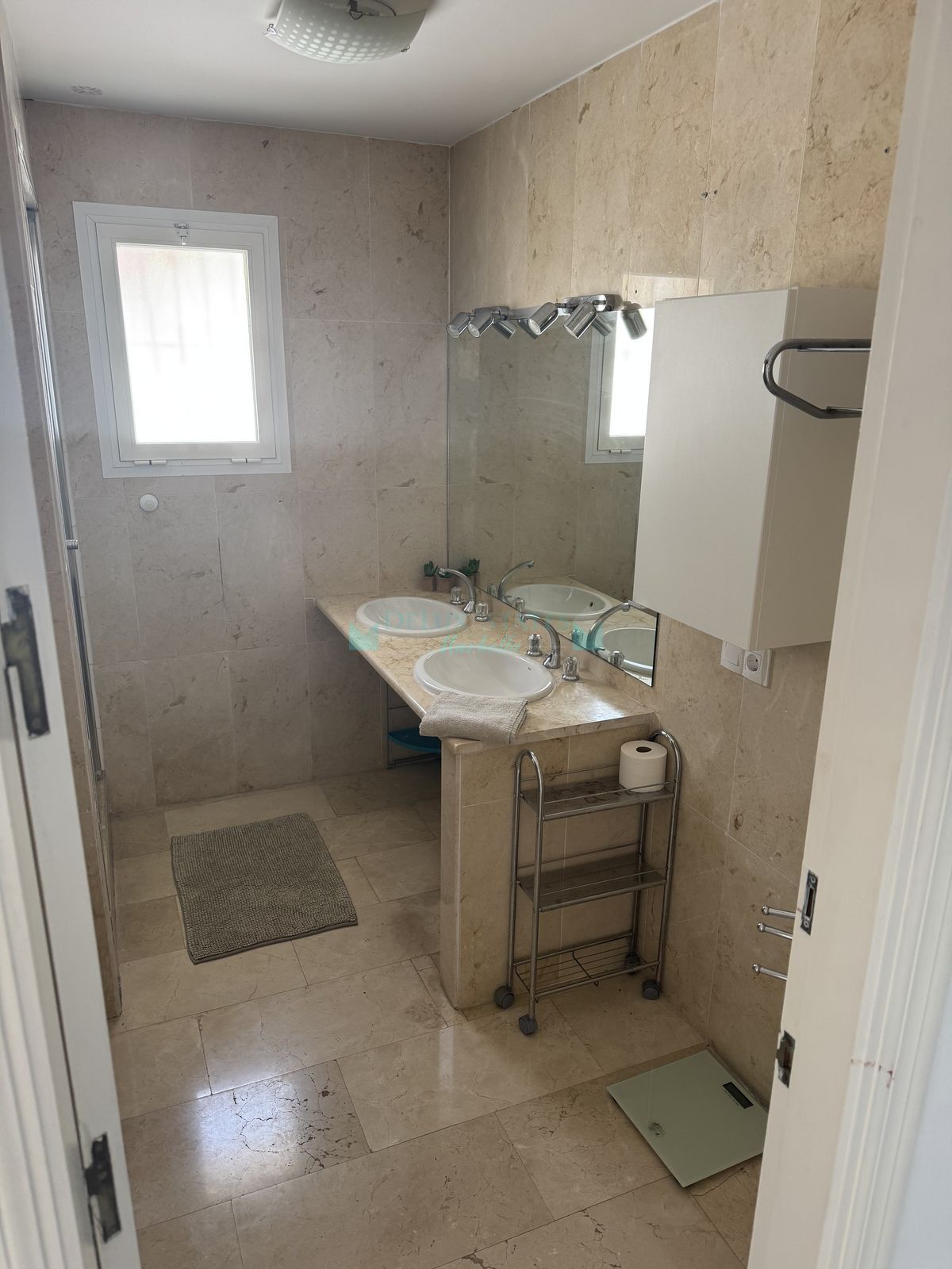 Villa for sale in Nueva Andalucia