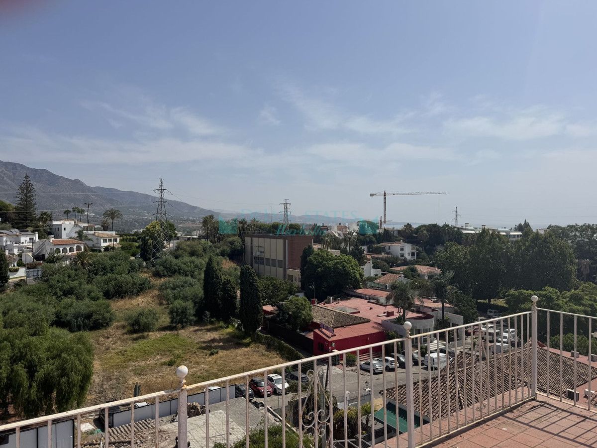 Villa for sale in Nueva Andalucia