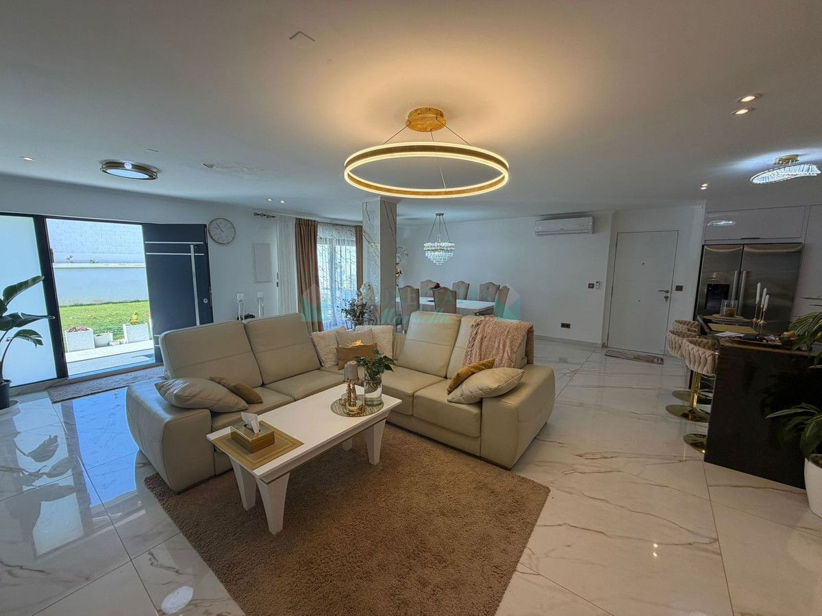 Villa for rent in Estepona