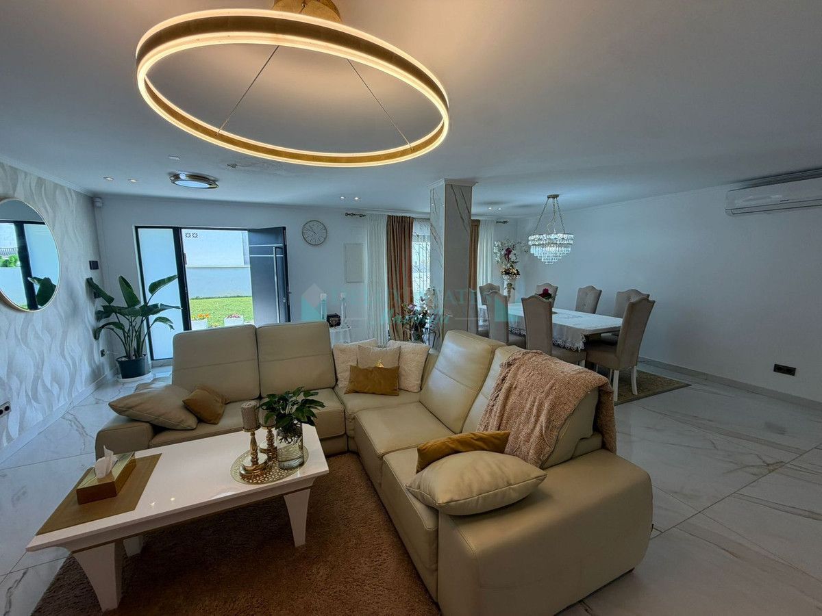Villa for rent in Estepona