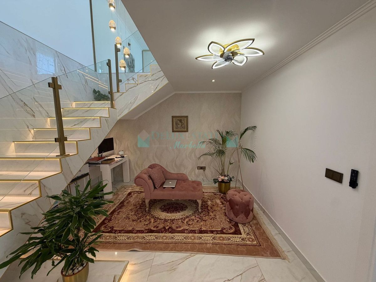 Villa for rent in Estepona