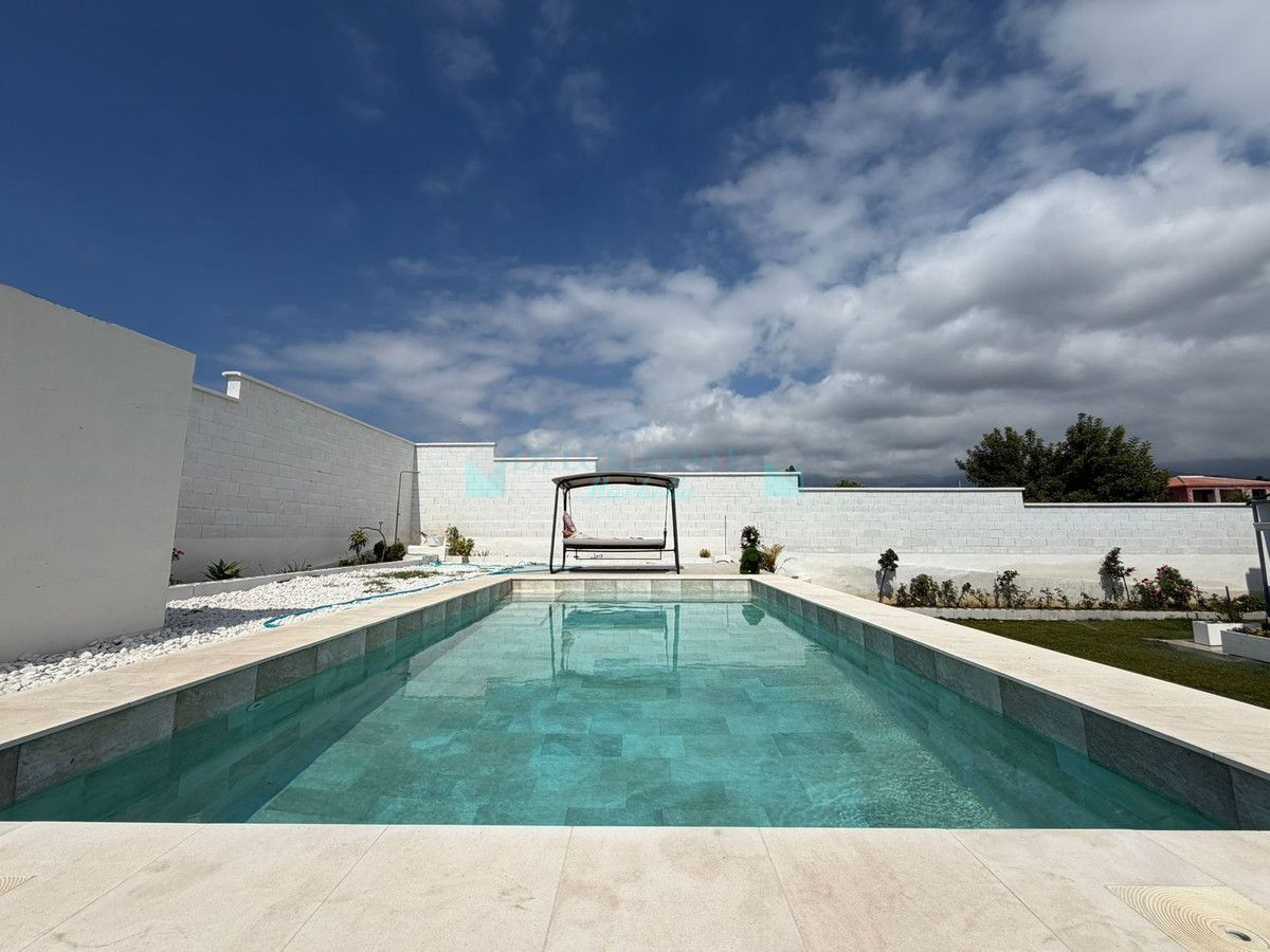 Villa for rent in Estepona