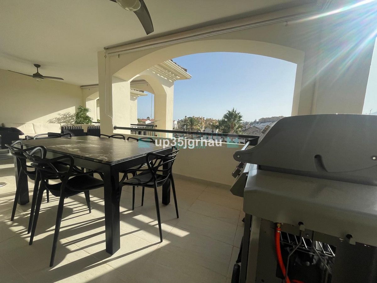 Penthouse for sale in Selwo, Estepona