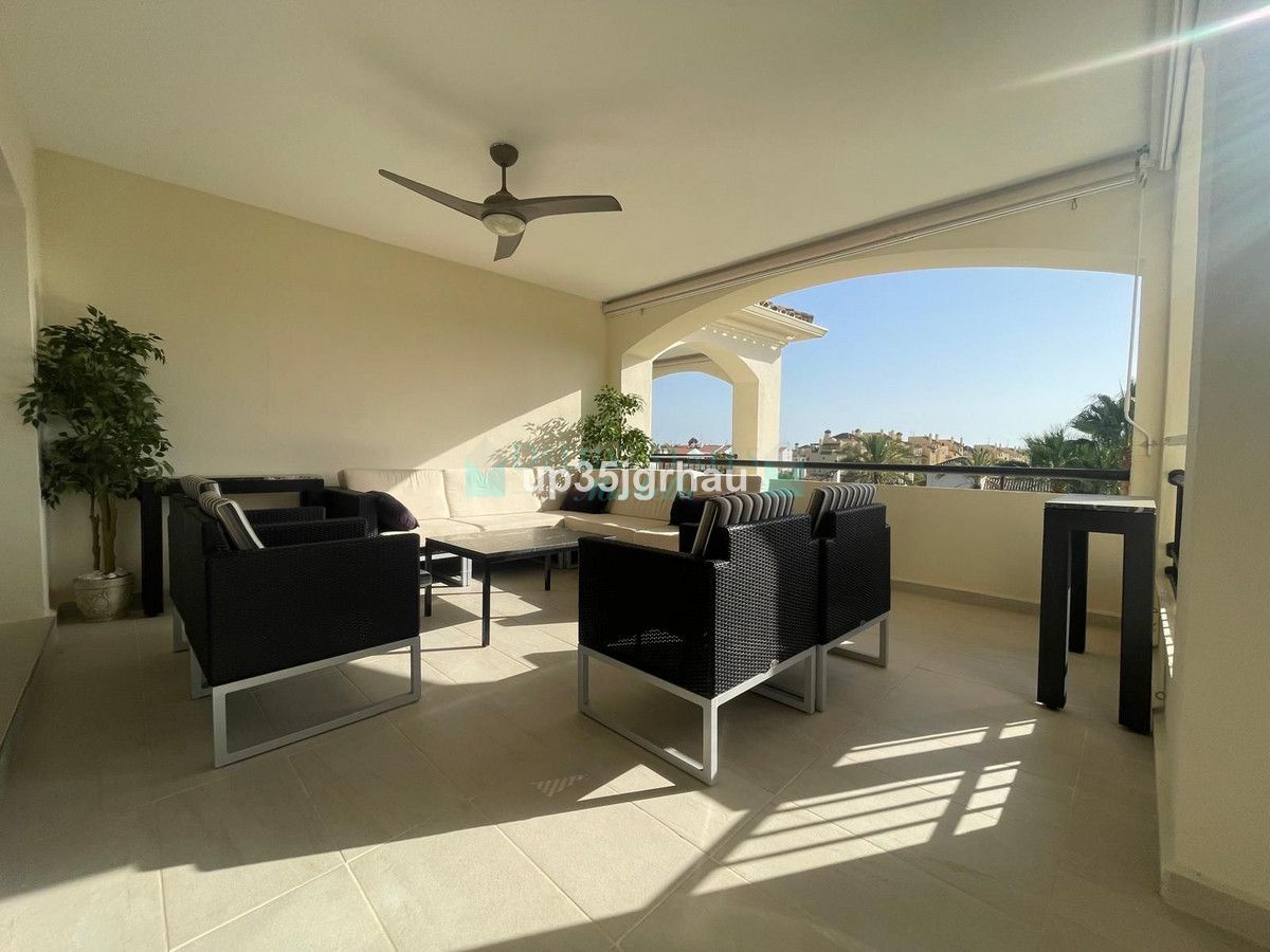 Penthouse for sale in Selwo, Estepona